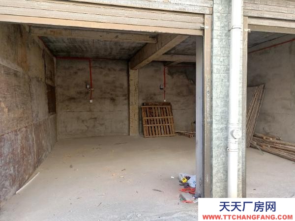 宜春市高安物資倉庫 瑞鳳家園小區內，交通便利，層高3米，水電齊全，兩間可分租。