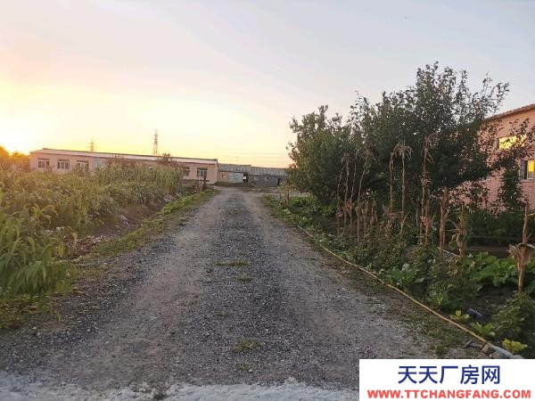 雙臺(tái)子距離市區(qū)近，交通便利，道路通暢，場(chǎng)院寬闊！