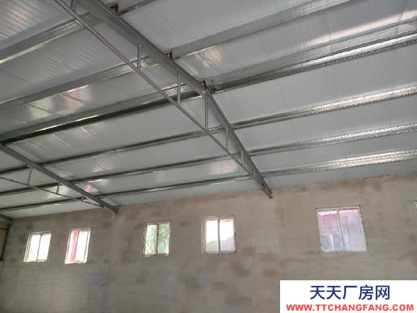 雙臺(tái)子305國(guó)道旁天寶農(nóng)機(jī)北50米停車場(chǎng)院內(nèi)，出入方便。