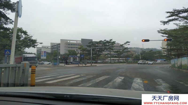 東莞市塘廈鎮四村１１０００平方獨棟廠房出租