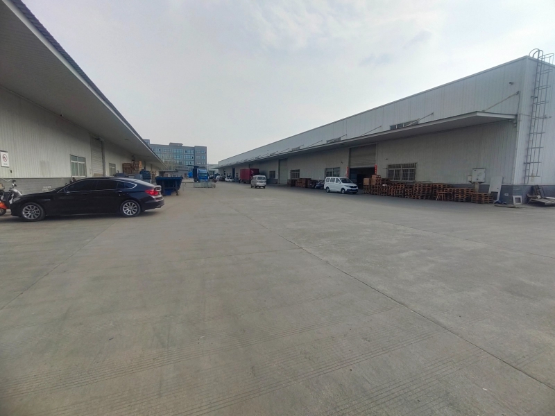 大空間倉(cāng)庫(kù) 道路寬敞 停車方便 有玻璃門墻可作為展廳使用