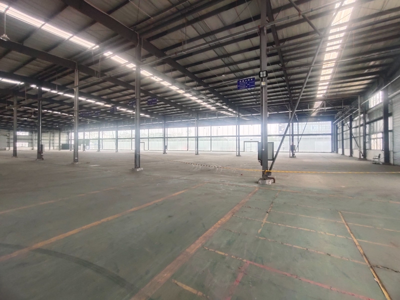 大空間倉(cāng)庫(kù) 道路寬敞 停車方便 有玻璃門墻可作為展廳使用