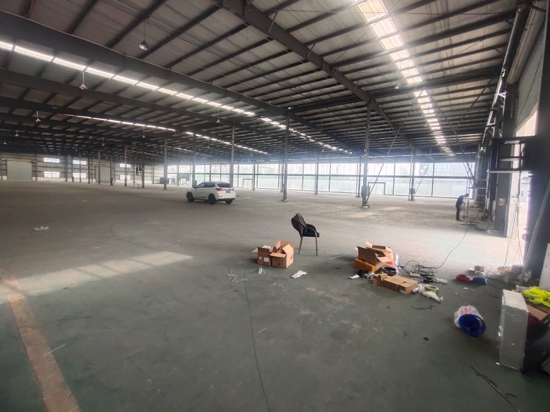 大空間倉(cāng)庫(kù) 道路寬敞 停車方便 有玻璃門墻可作為展廳使用