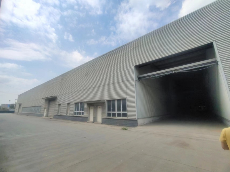 龍泉廠房出租 面積2600平 有獨(dú)棟辦公室 帶行車(chē)