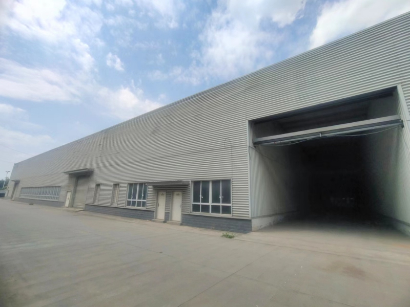 龍泉廠房出租 面積2600平 有獨(dú)棟辦公室 帶行車(chē)