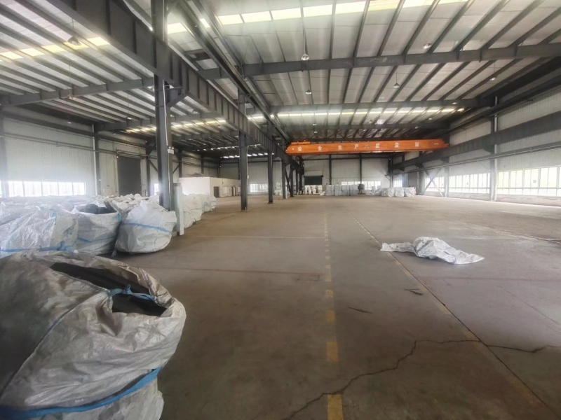 龍泉廠房出租 面積2600平 有獨(dú)棟辦公室 帶行車(chē)