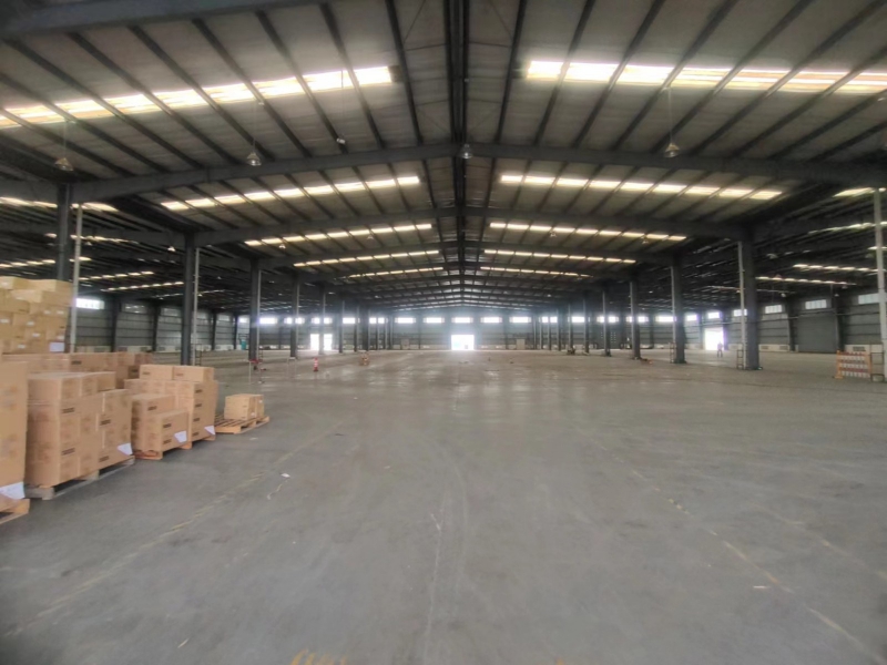 龍泉倉庫9000平米出租 有高臺 帶雨棚