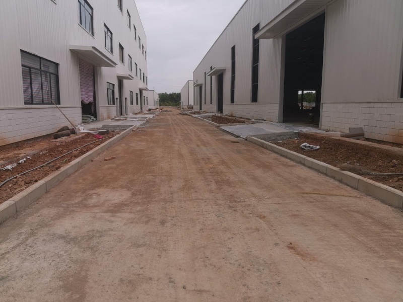 全新鋼結(jié)構(gòu)廠房出租，可做醫(yī)藥生產(chǎn)和食品加工。