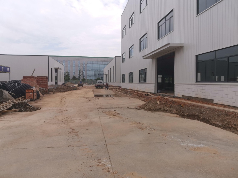 全新鋼結(jié)構(gòu)廠房出租，可做醫(yī)藥生產(chǎn)和食品加工。