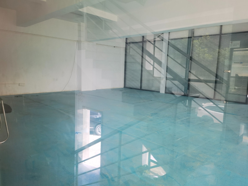 松江車(chē)墩二樓小面積辦公場(chǎng)地明亮有隔層