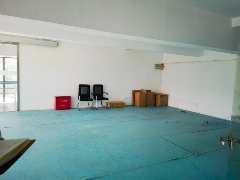 松江車(chē)墩二樓小面積辦公場(chǎng)地明亮有隔層