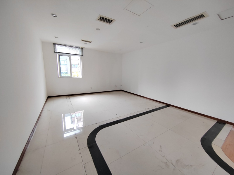 新年特惠特價！國家級孵化器，框架廠房，辦公研發(fā)生產(chǎn)都可，整層580平米