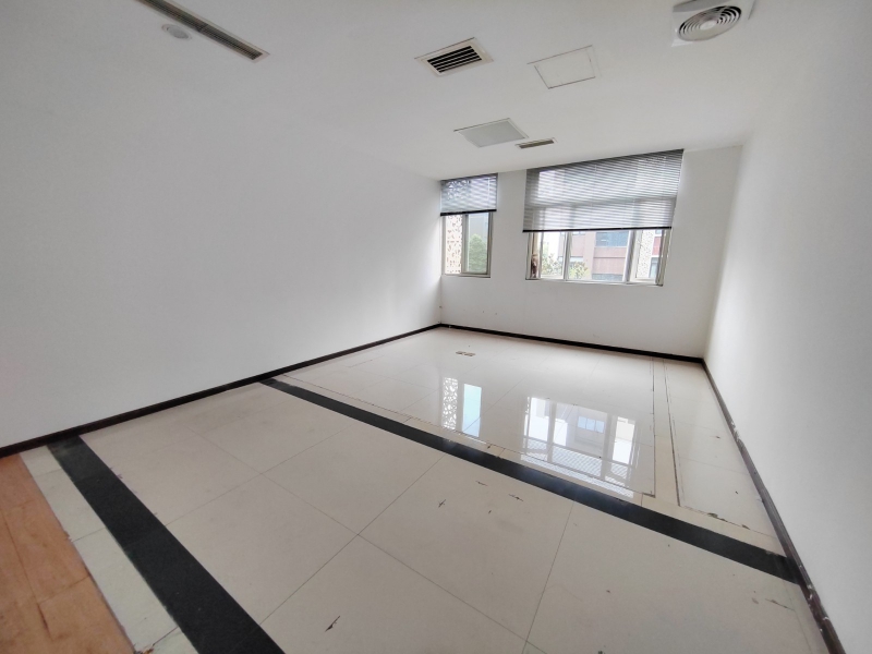 新年特惠特價!國家級孵化器,框架廠房,辦公研發(fā)生產都可,整層580平米