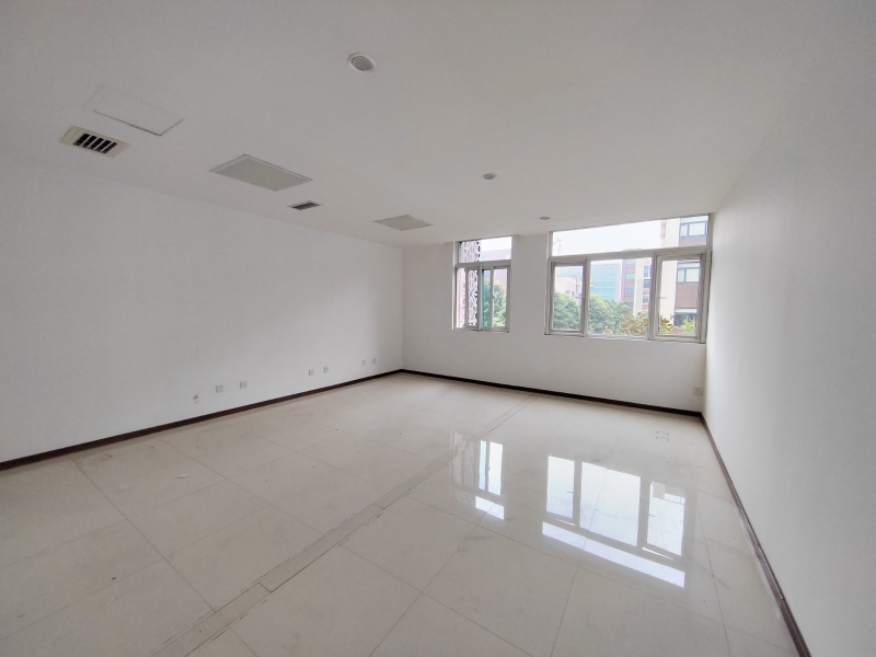 新年特惠特價!國家級孵化器,框架廠房,辦公研發(fā)生產都可,整層580平米