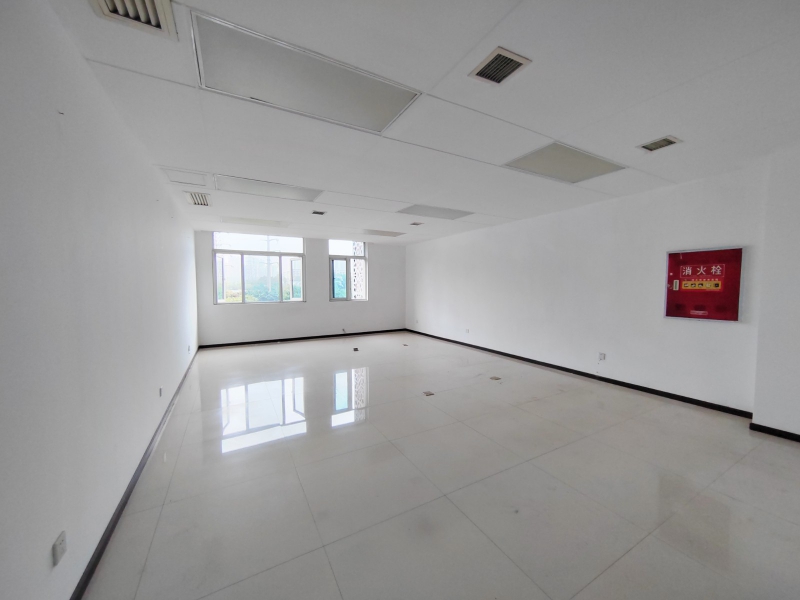 新年特惠特價!國家級孵化器,框架廠房,辦公研發(fā)生產都可,整層580平米