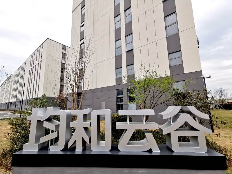 低首付，快速路旁，高速口首層8米1的2.5層標準框架結構廠房