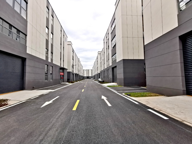 低首付，快速路旁，高速口首層8米1的2.5層標準框架結構廠房