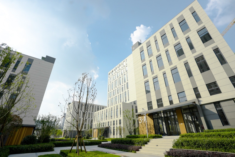 成華區(qū)現(xiàn)房廠房直租，680-9000平，可分租