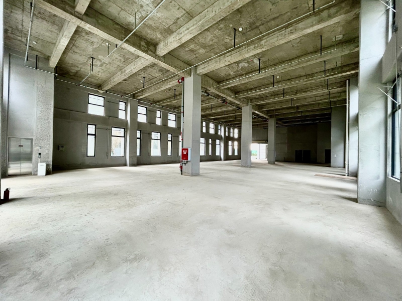 廠房現房出租，680平廠房可分租，花園式工業園區