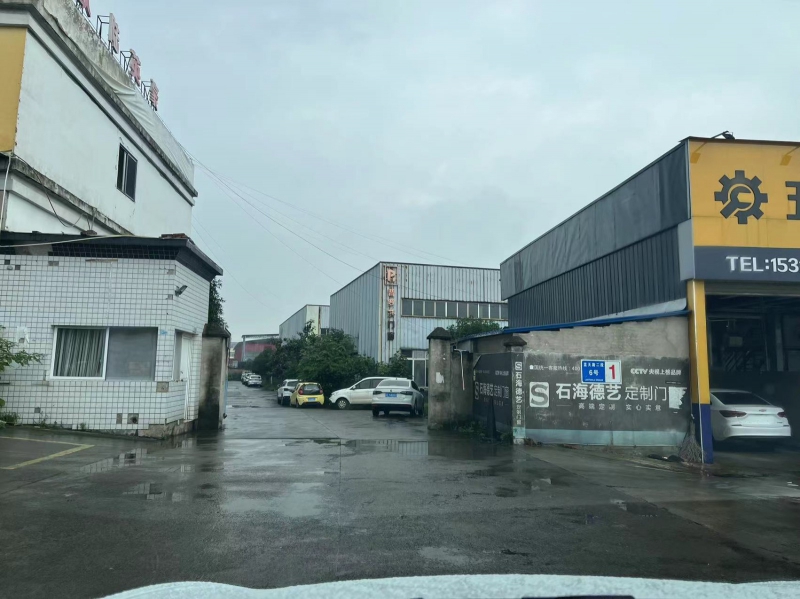 瀘州市藍田工業(yè)園區(qū)內(nèi) 機場路旁廠房出租 近二環(huán)路