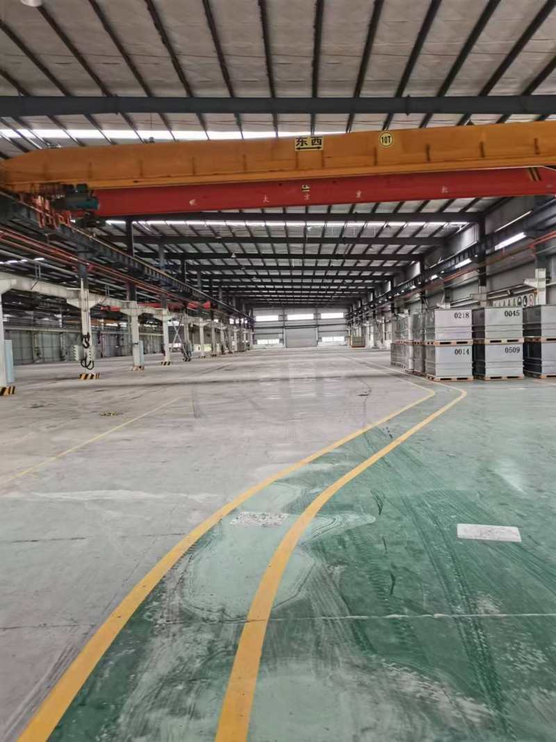 經開區(qū)單層帶行車鋼結構廠房出租