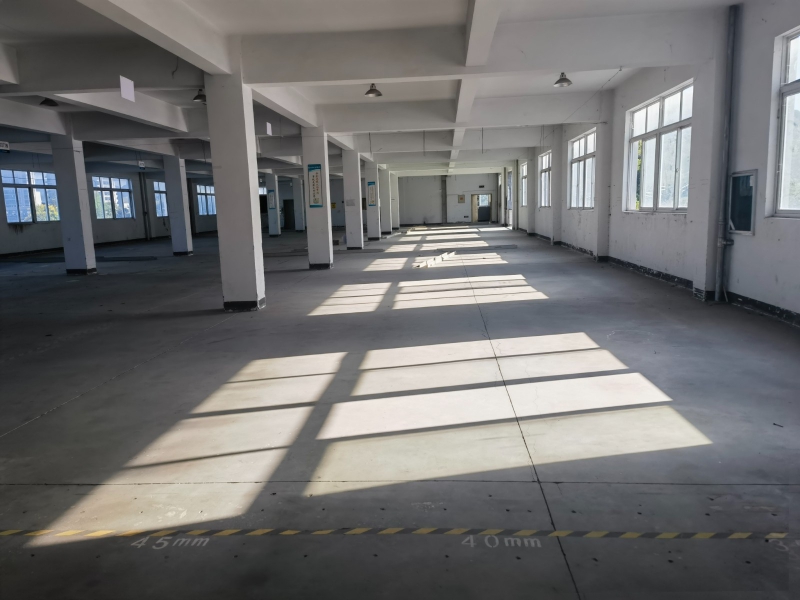 時代高架下，政府園區框架結構廠房出租