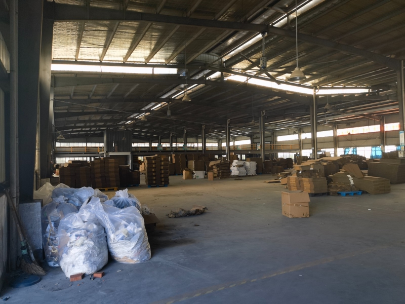 時代高架下，235國道旁，少量鋼結(jié)構(gòu)框架結(jié)構(gòu)廠房出租