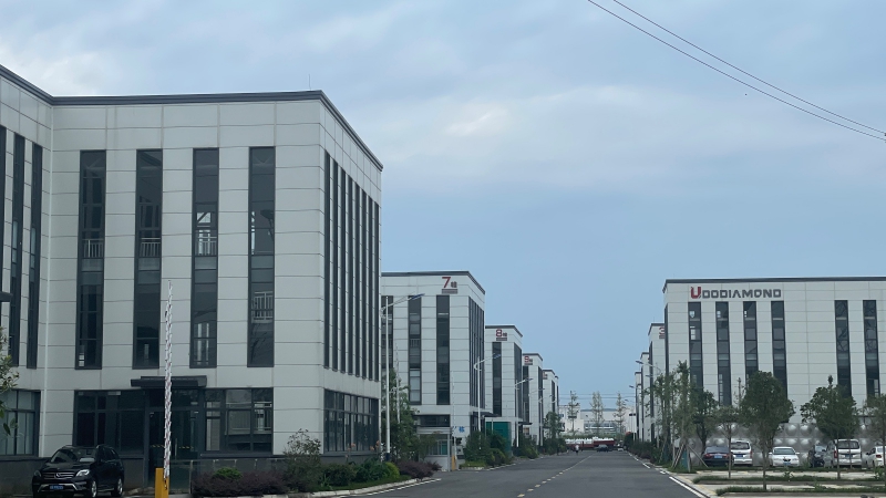 稀缺50年產權單層鋼結構廠房出售、出租，層高12.8米，售價、租金可面議，高速2公里