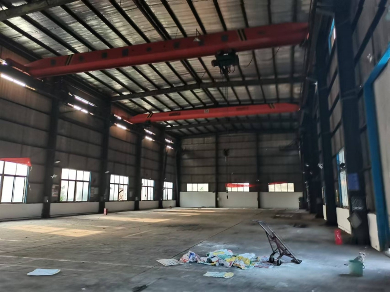 新都單層帶行車鋼結構廠房,行車10噸,適合做汽修等行業