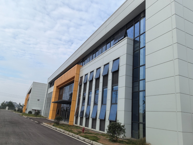 成都辦公樓出租，1-3層1500平米，也可生產住宿