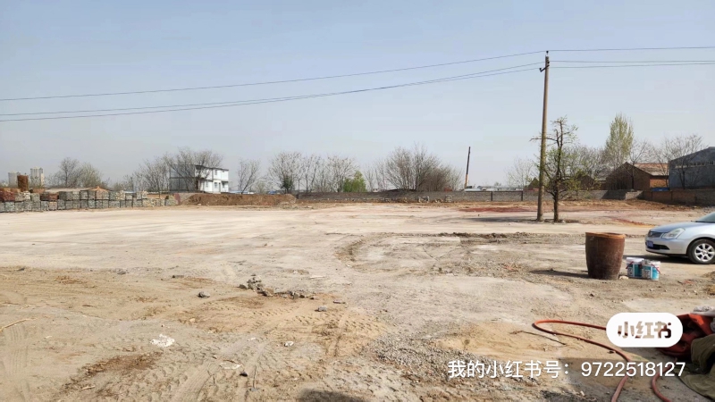 場地出租 西安石化大道靠近西三環 12畝 不限業態 可適當改造 交通便利 水電齊全 另有平房四間約100平 可做庫房或辦公室 價格優惠 有意請私聊