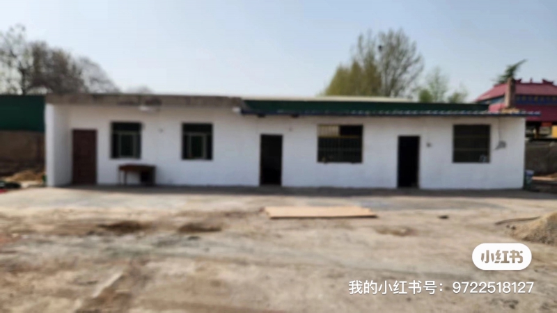 場地出租 西安石化大道靠近西三環 12畝 不限業態 可適當改造 交通便利 水電齊全 另有平房四間約100平 可做庫房或辦公室 價格優惠 有意請私聊