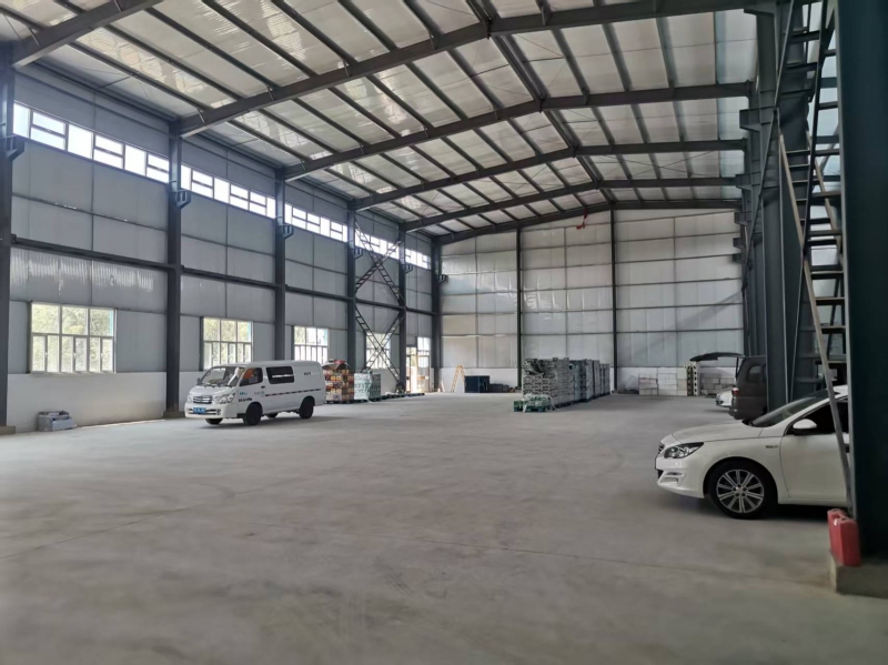 北京西張家口懷來1200和1100平米高頂廠庫房出租