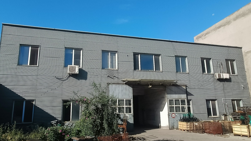 西青王穩(wěn)莊工業(yè)園 總面積3400平 有辦公區(qū) 兩臺(tái)天車(chē)