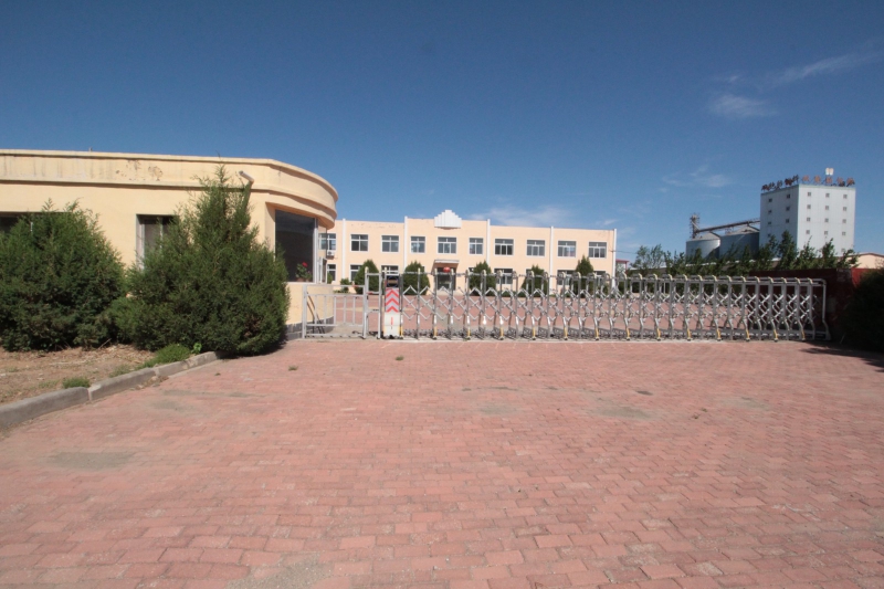 遼寧朝陽(yáng)21000平廠房場(chǎng)地出租出售，水電齊全，臨近高速口，可多方式參與。