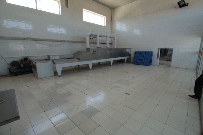 遼寧朝陽(yáng)21000平廠房場(chǎng)地出租出售，水電齊全，臨近高速口，可多方式參與。