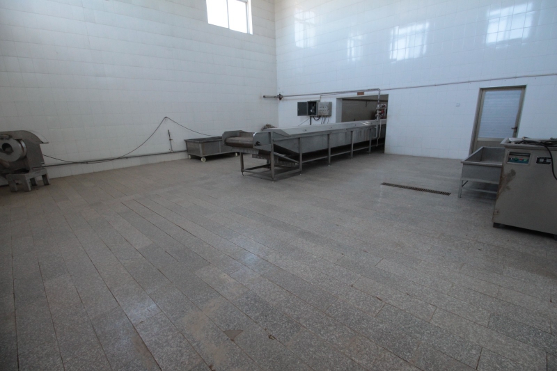 遼寧朝陽(yáng)21000平廠房場(chǎng)地出租出售，水電齊全，臨近高速口，可多方式參與。